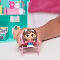 SPIN MASTER Maison De Poupée Pratique Gabby's Dollhouse + Figurine 9 SPIN MASTER Maison De Poupée Pratique Gabby's Dollhouse + Figurine -Magasin De Produits Pour Bébés maison de poupee pratique gabby s dollhouse figu d489